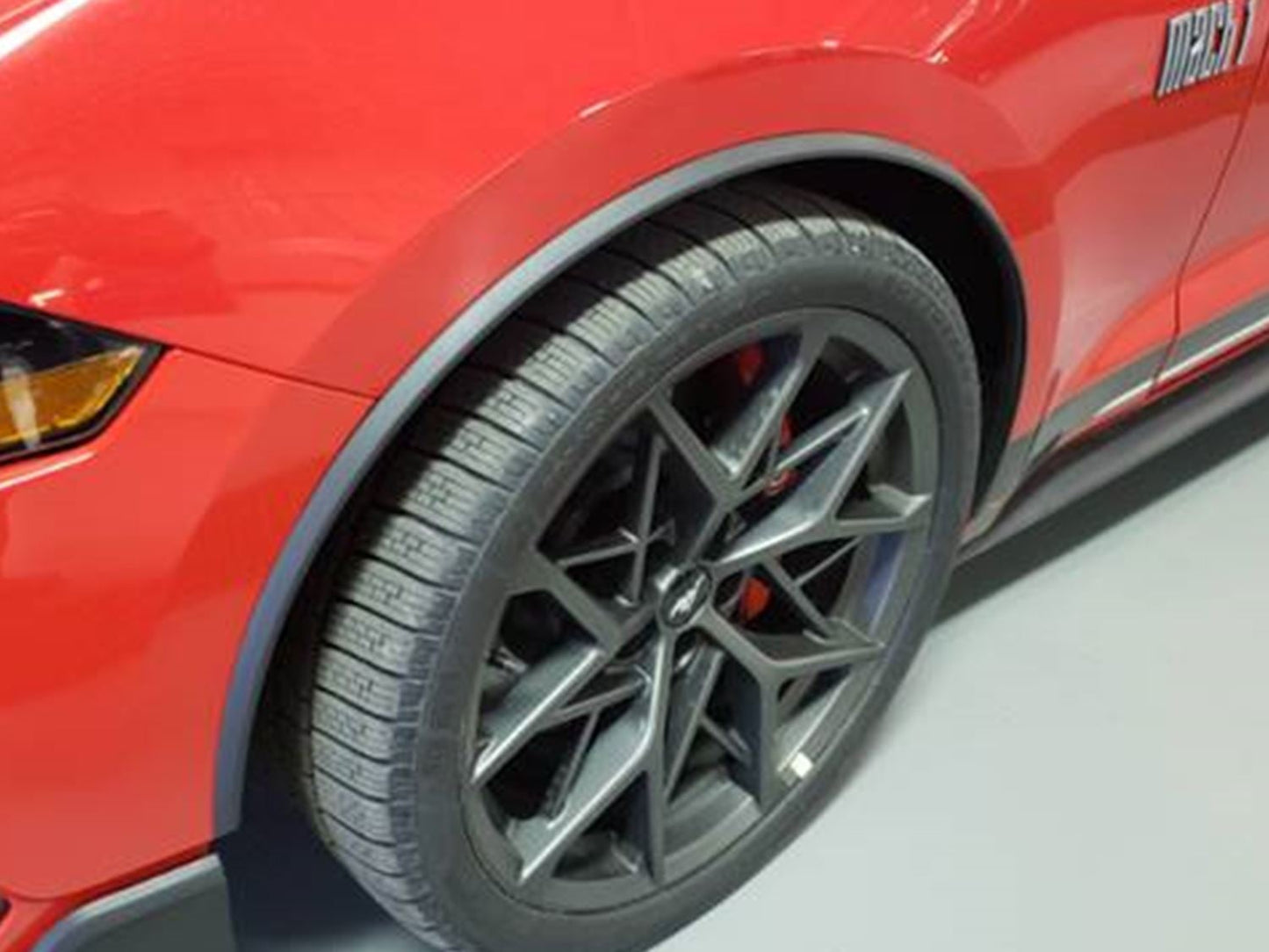MUSTANG 2021-2022 BLACK WHEEL LIP MOLDING